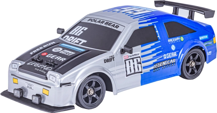 Učinkovit drift zaradi 4WD in gladkih koles