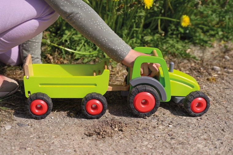 Pivot steering for easy maneuvering
