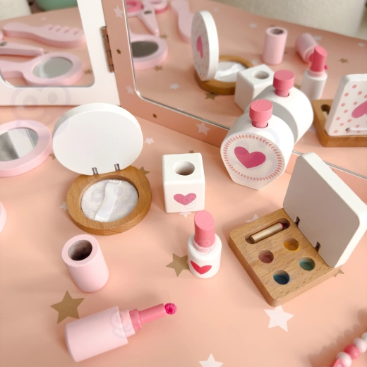 Bogat komplet lesenih dodatkov