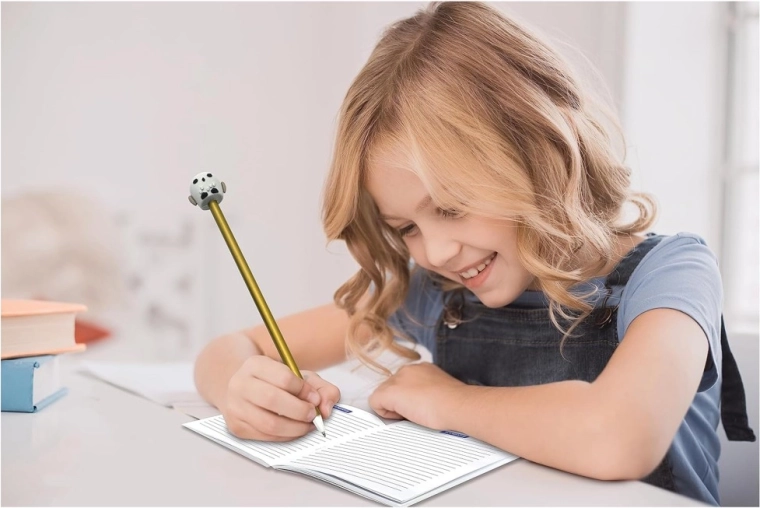 Zvezek in svinčnik z zlato žogico