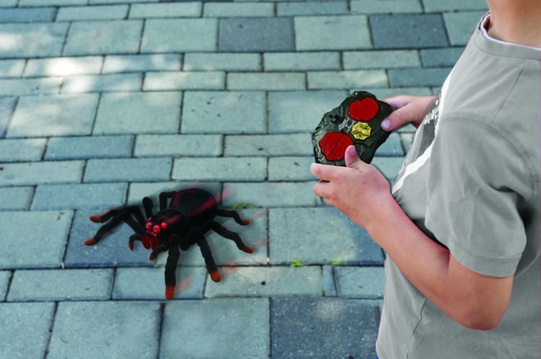 Tekoče daljinsko upravljanje v vse smeri