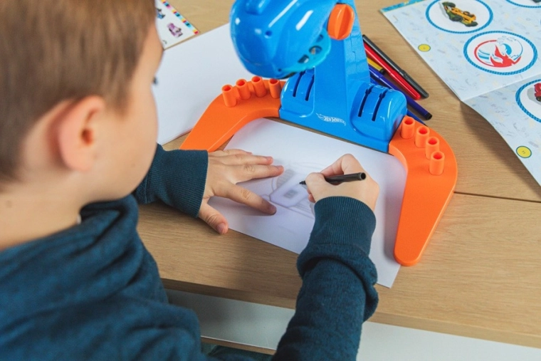 LED projektor za enostavno prerisovanje