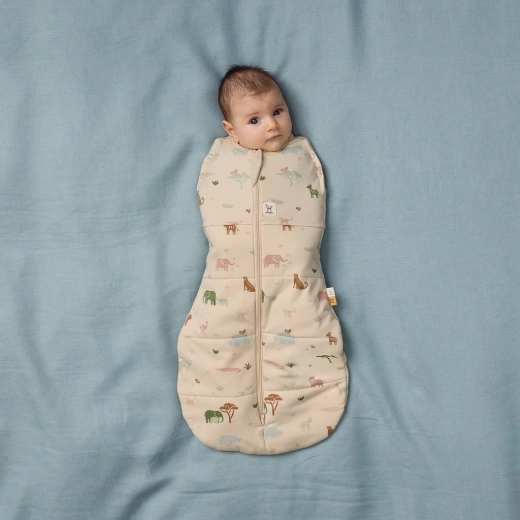 2-in-1: swaddle and sleeping bag with arms free
