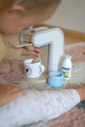 Easy operation for small hands