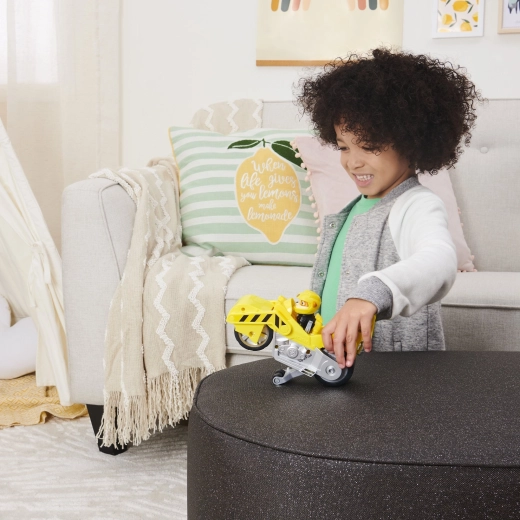 Vztrajnostna vožnja polna akcije