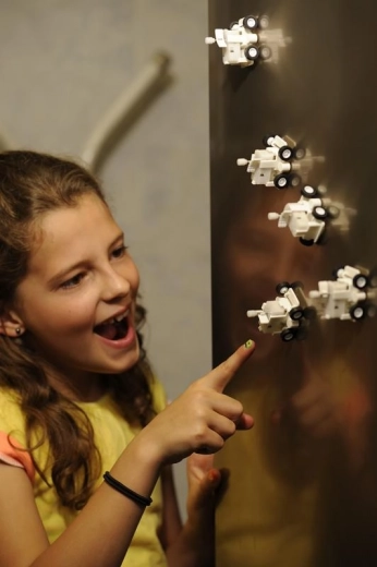 Vožnja po navpičnih kovinskih površinah