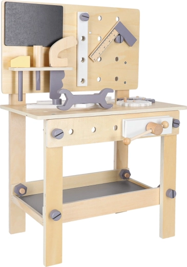 Realističen primež in delovna površina