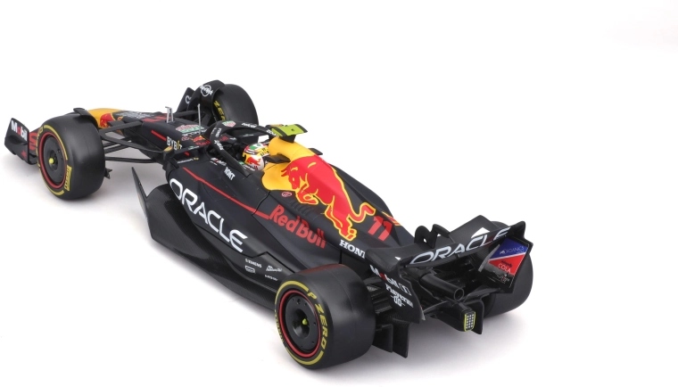 Kombinacija kovine in plastike za detajle in vzdržljivost