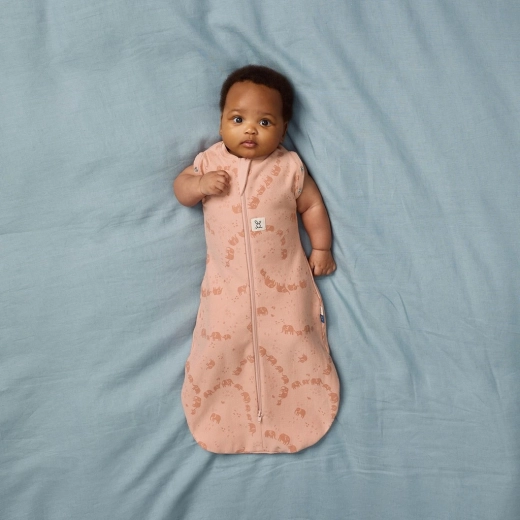 2-in-1: swaddle and sleeping bag