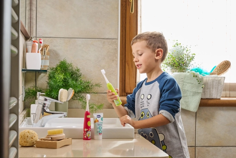 Kompaktna glava in igriv dizajn