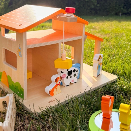 Two-storey farm with a magnetic lift