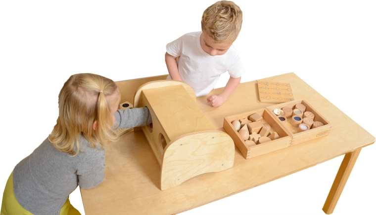 Odlično za razvrščanje oblik, črk in števil