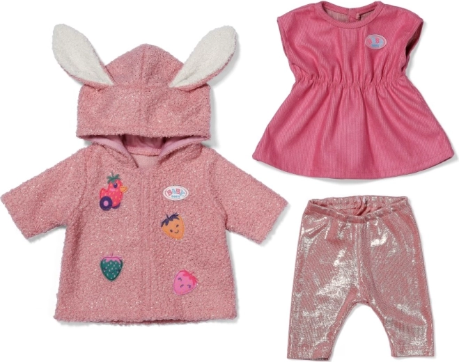 Mehka jopica z ušeski in jagodnimi detajli