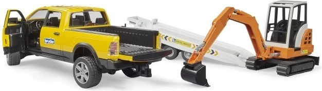 Terenski pick-up RAM z odpirajočimi se vrati