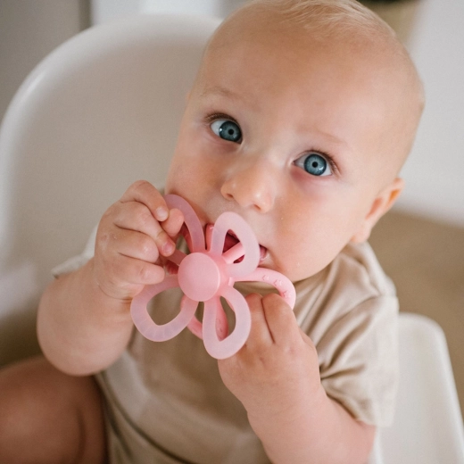 Easy to grasp with little hands