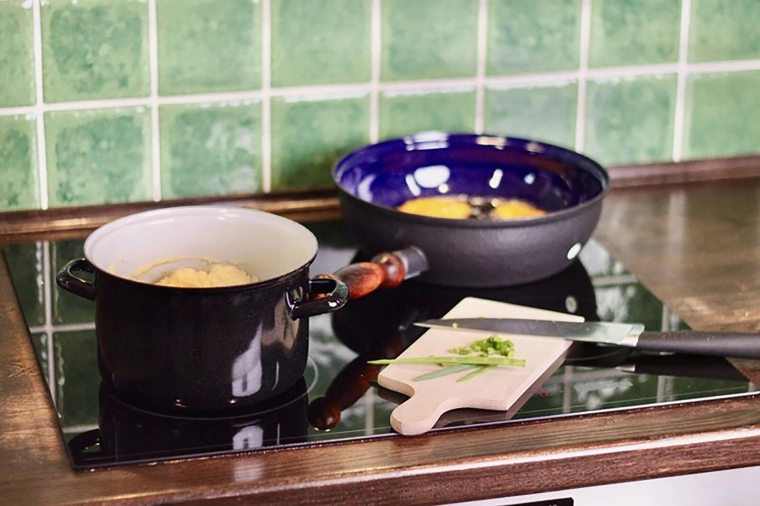 Združljivo z indukcijo in vsemi štedilniki