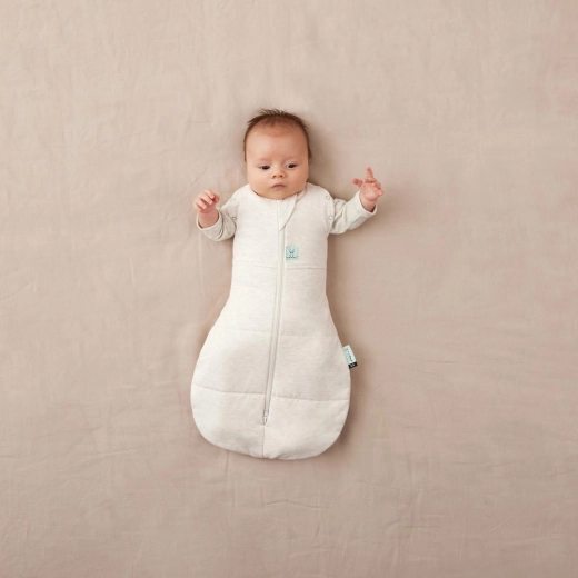 2-in-1: swaddle and sleeping bag