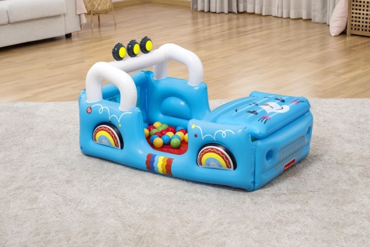 Interaktivna zasnova z živalmi in pokrovom motorja