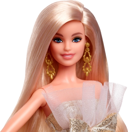 Elegant accessories and detailed features