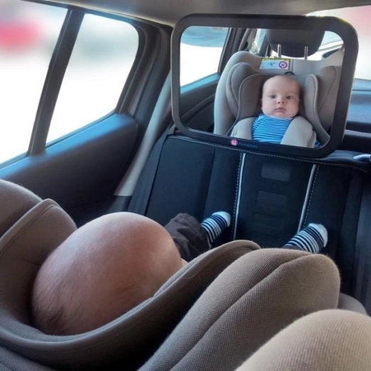 Širok in jasen pogled na dojenčka