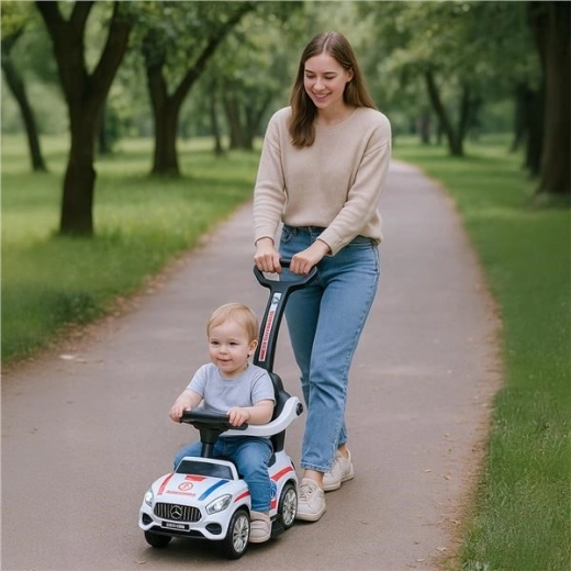 Realistični detajli in zvočni panel