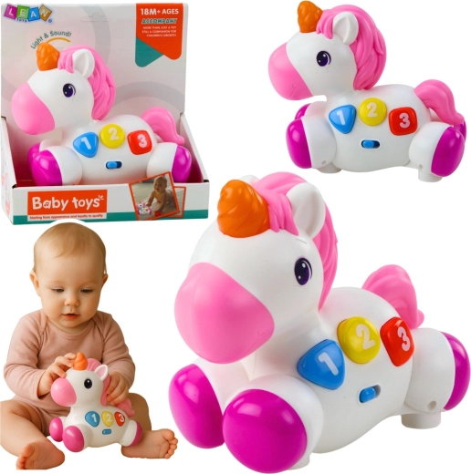 Interaktivni samorog na kolescih s svetlobnimi učinki in zvoki