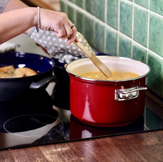 Združljiv z indukcijo in vsemi vrstami štedilnikov