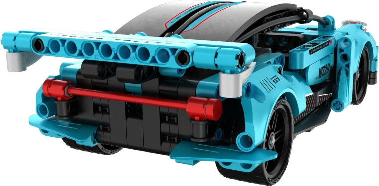 Realistične podrobnosti in technic slog