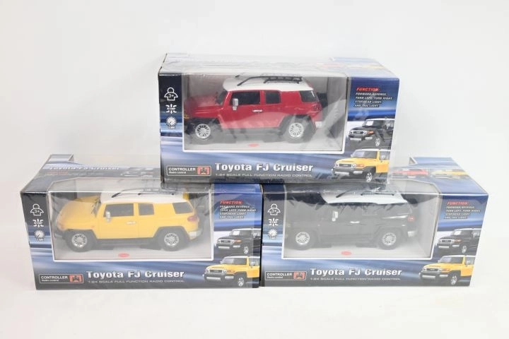 Daljinsko vodeni avtomobil Toyota FJ Cruiser v merilu 1:24 – 1 kos