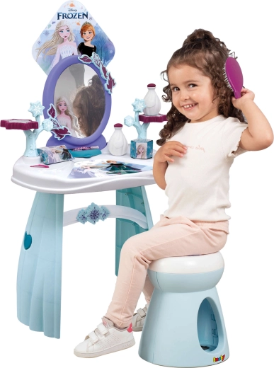 Varno ovalno ogledalo in udoben stolček