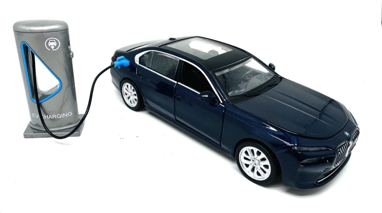 MSZ BMW i7 car model 1/32 with lights and sound - 1 piece