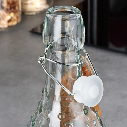 Tesno zapiranje s sponko