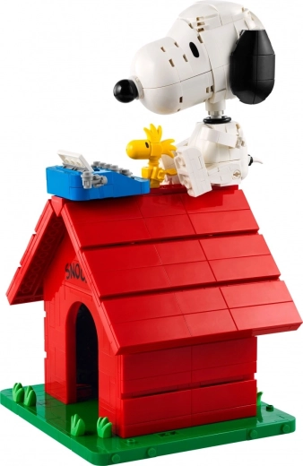 Nastavljivi Snoopy in več prizorov za razstavljanje