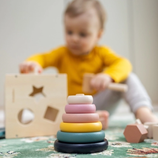 Podpira fino motoriko in koordinacijo