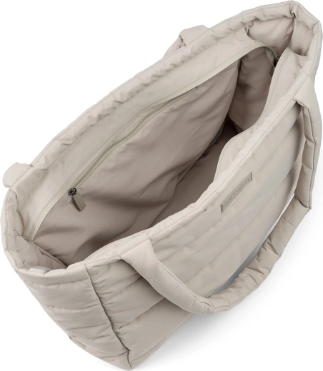 Spacious main compartment with zip closure