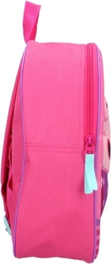 Practical main zip compartment