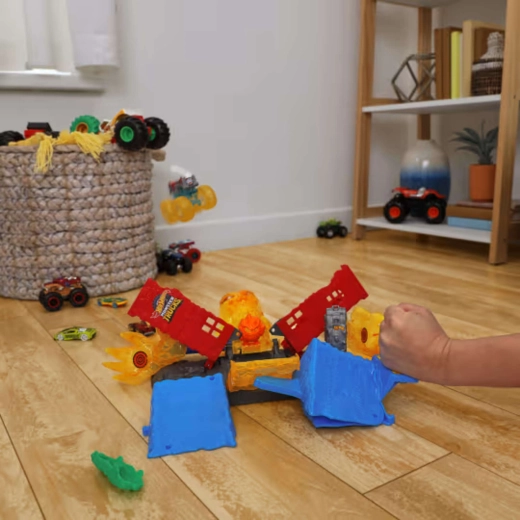 Zmogljiv izstreljevalnik za mega skoke