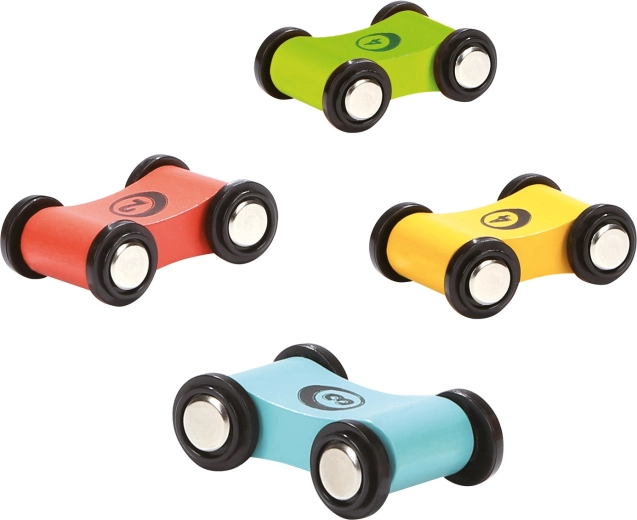 Štiri vzdržljiva avtomobilčka v paketu