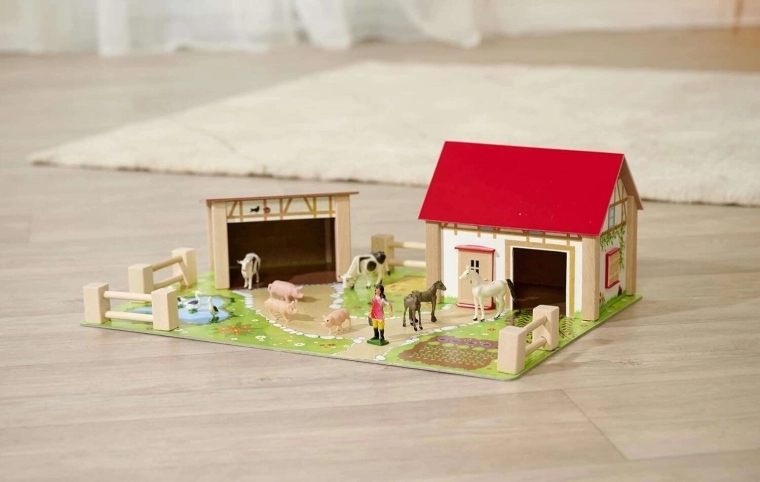 Barvna podloga s potmi, jezercem in vrtičkom