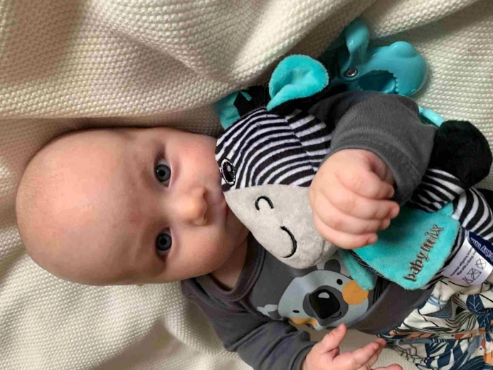 Praktična sponka za voziček in avtosedež