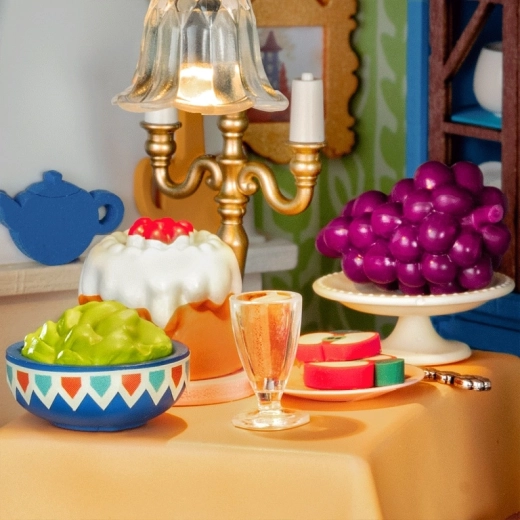 Mini accessories and a set table just like real life