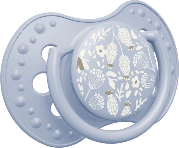 Breastfeeding-friendly shape and a familiar feel for baby