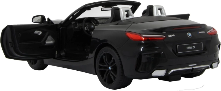 Manually opening doors and detailed interior