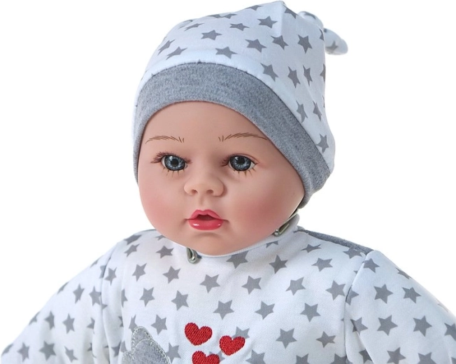 Realističen videz in prijeten outfit