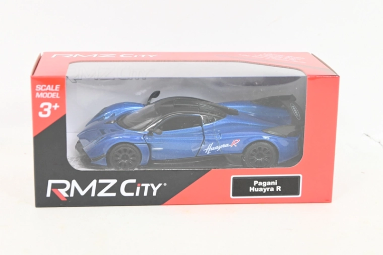 Model avtomobila Pagani Huayra R v modri barvi