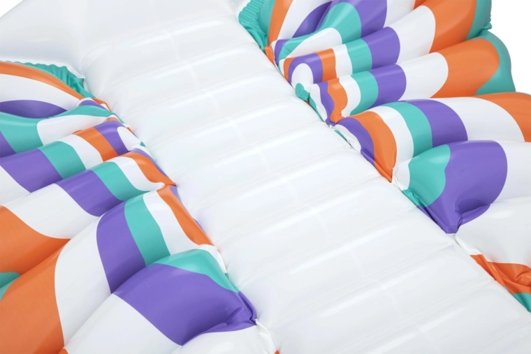 Udobna opora zaradi rebrastega sredinskega dela