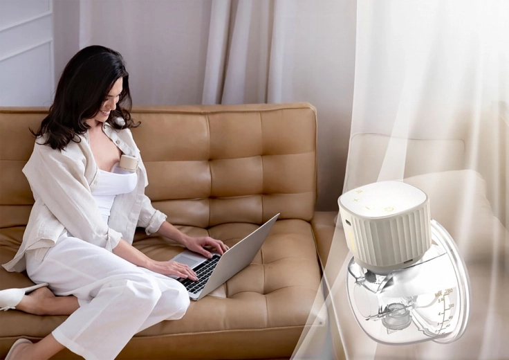 Diskretno prostoročno črpanje v nedrčku