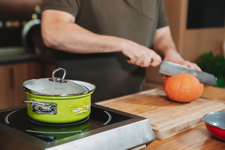 Združljiv z indukcijo in primeren za pomivalni stroj