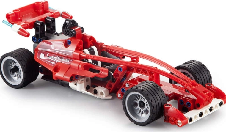 Realistični dirkalni detajli