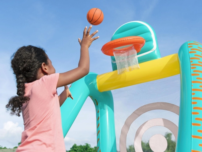 Stabilna in varna napihljiva konstrukcija